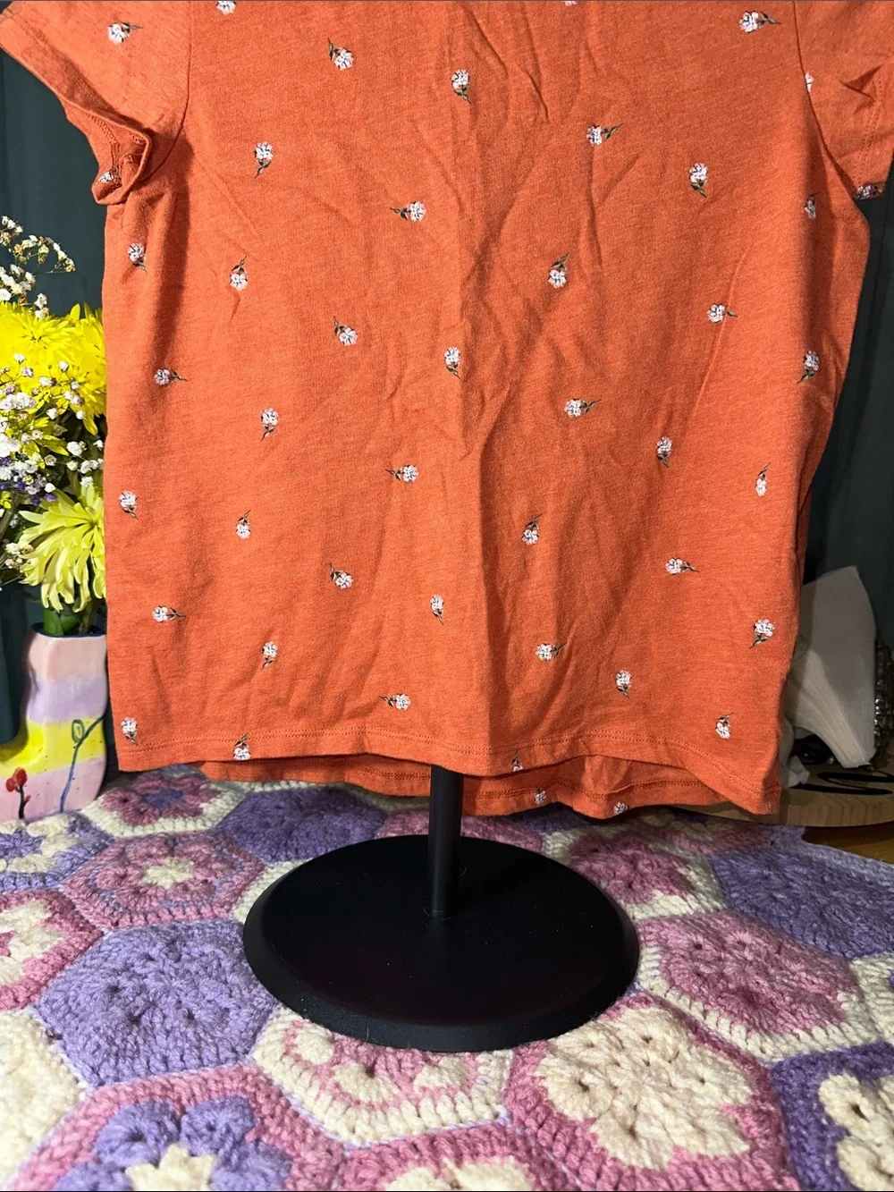 🎉 Old Navy Burnt Orange Short Sleeve Floral Embroidered Tee. C344